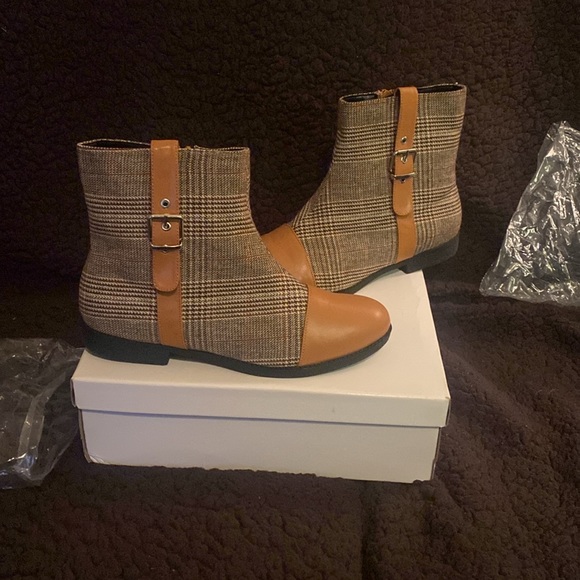 Plaid/peanut butter stylish ankle boots!  Very stylish! - Picture 4 of 10